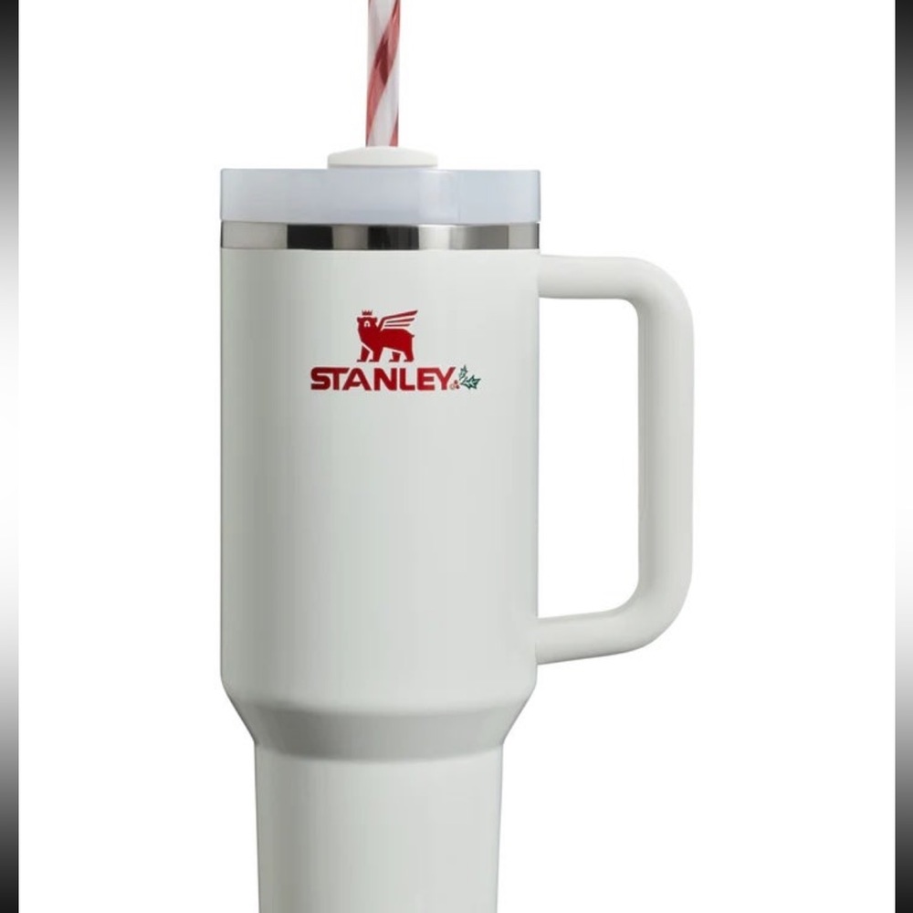 Stanley Mistletoe 40 OZ Quencher. Christmas edition